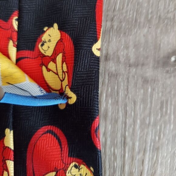 Disney Winnie-the-Pooh Valentine's Day Tie - Picture 4 of 6